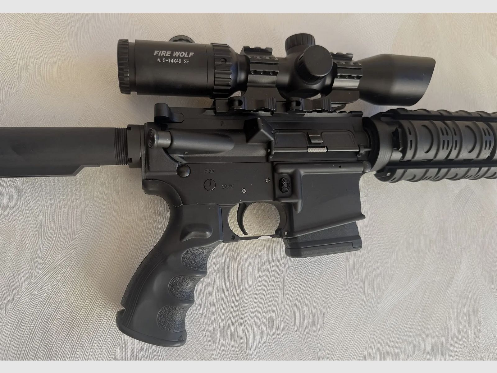 Windham Weaponry Selbstladebüchse Kal. .223 Rem. mit Zielfernrohr Fire Wolf 4,5–14×42 SF