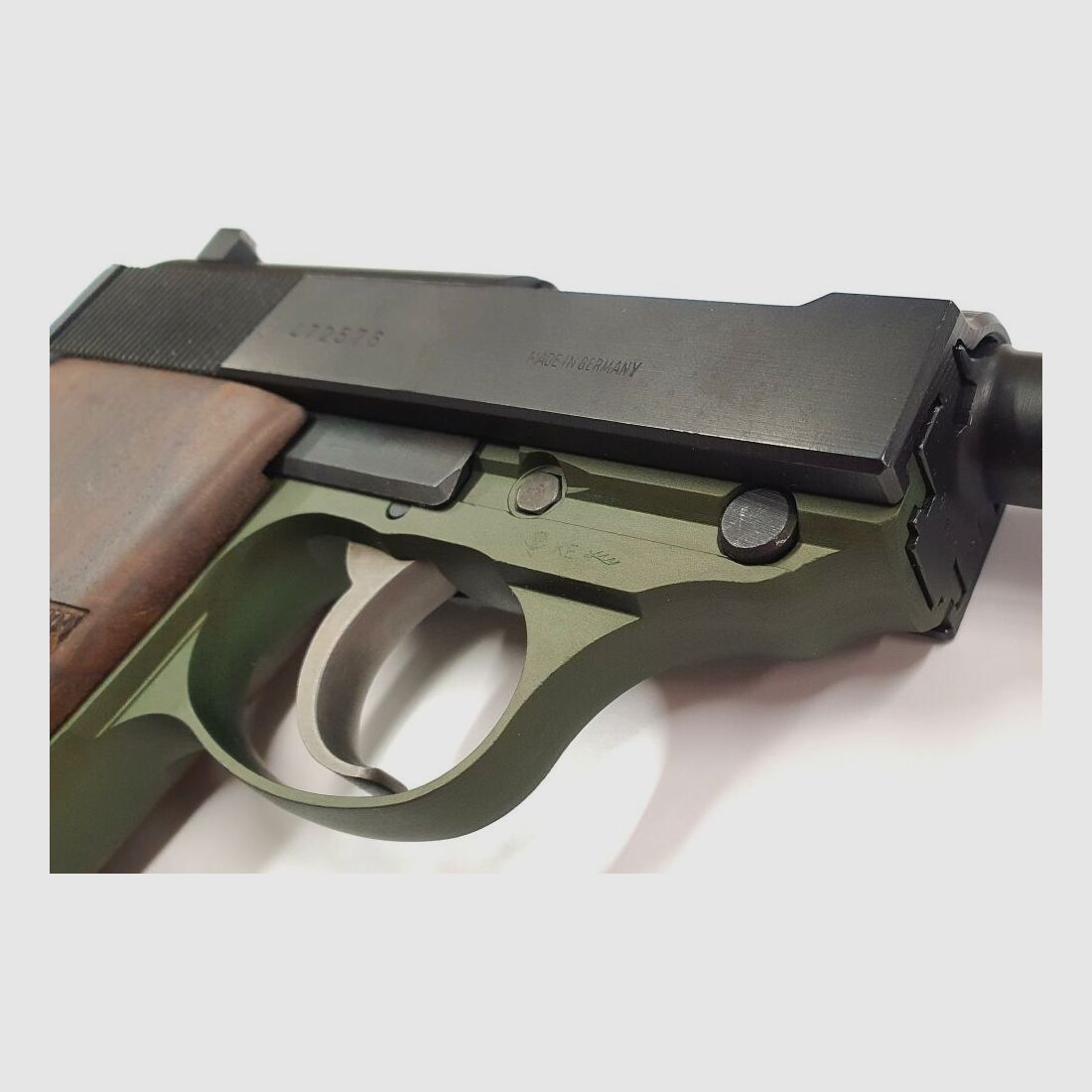 Walther / Schwaben Arms GmbH Sonderedition Pistole Walther P38 im Kleeblatt Grün