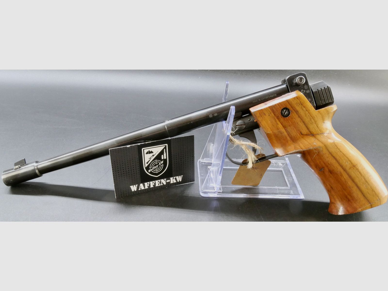 Pistola de perno basculante Brünner Waffenwerke M-70 .22lr de acción manual