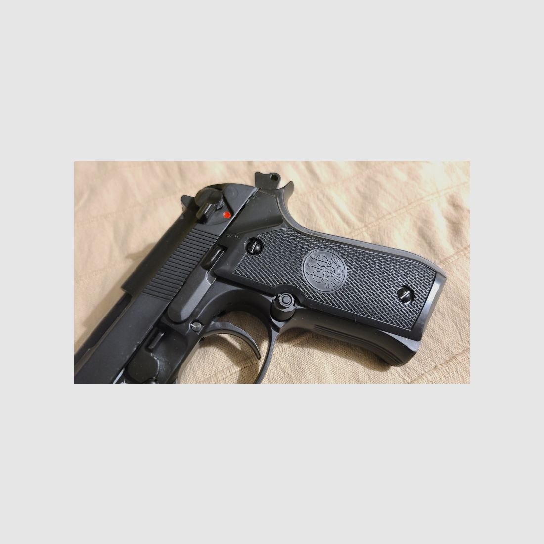 Beretta 92F Pistole Vollmetall DEKO