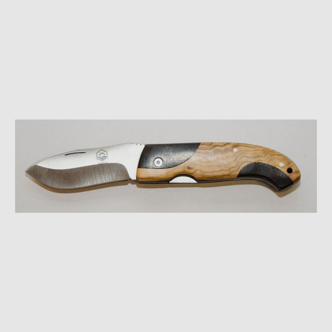 Taschenmesser mit Olivenholzgriffschalen