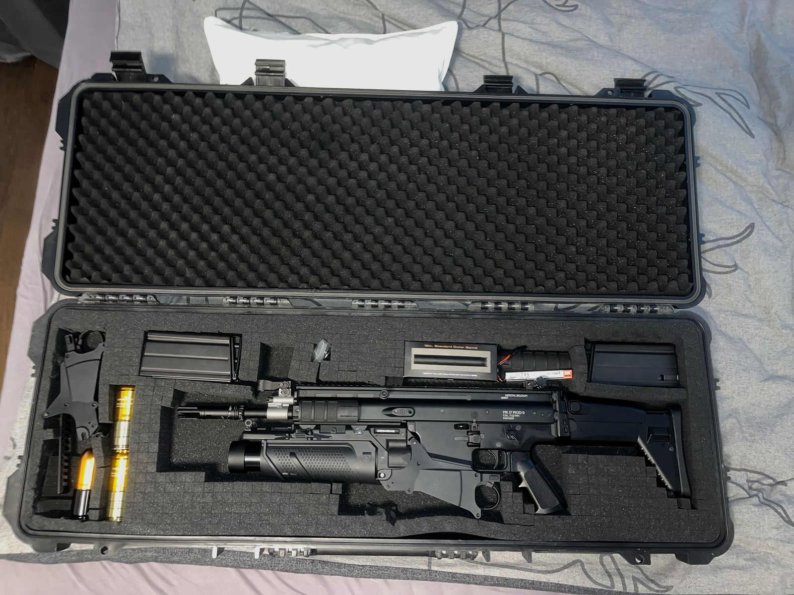 Tokyo Marui Scar-H mit Granatwerfer und passendem Zubehör