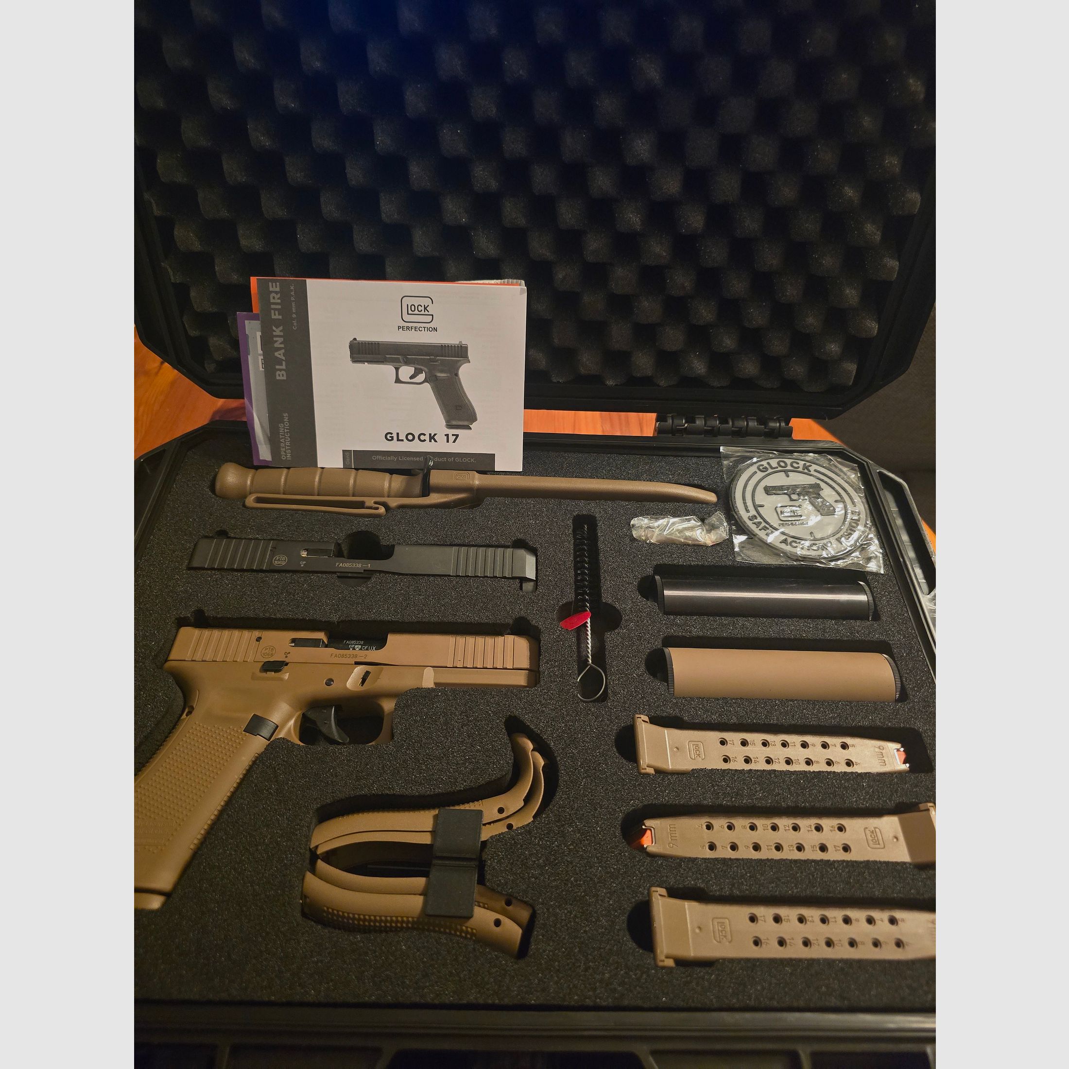 GLOCK 17 Gen5 SV Kit BLK-COY 9mm P.A.K.