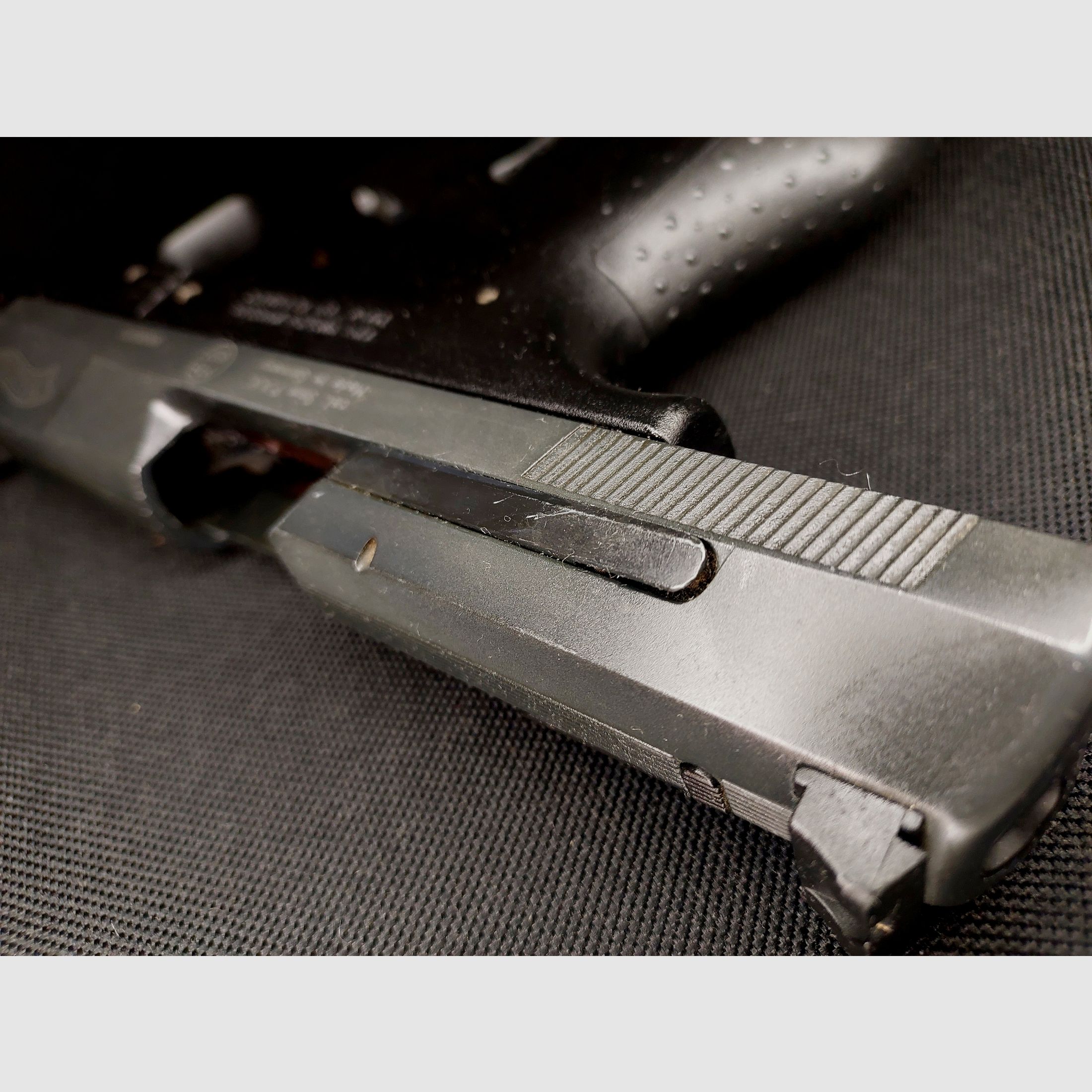 Walther P99 Schreckschuss Pistole 9mm P.A.K. (PTB 637) mit 2 Magazinen