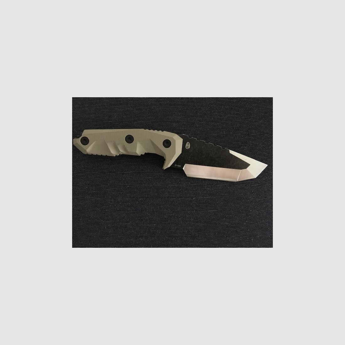 Nóż taktyczny z kaburą Kydex