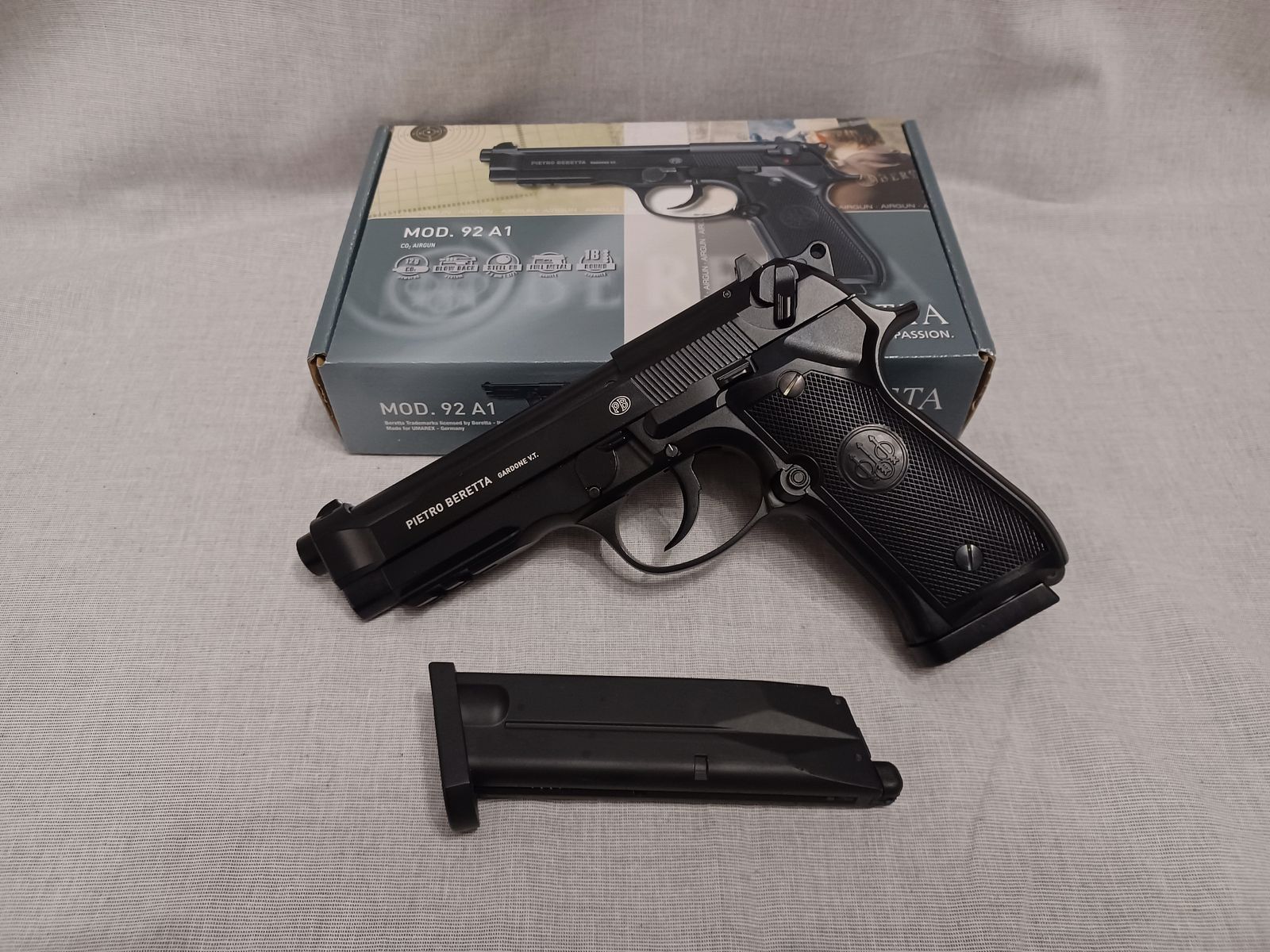 Beretta M92A1 / 4,5 mm BB / BlowBack / CO2 / Pistole / OVP (37)