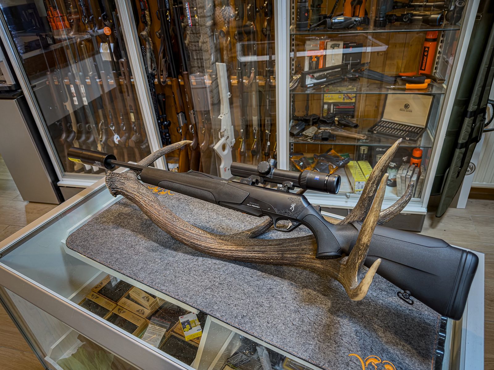 Browning BAR 4X mit Zeiss V6 1-6X24 und Hausken JD184 MK II