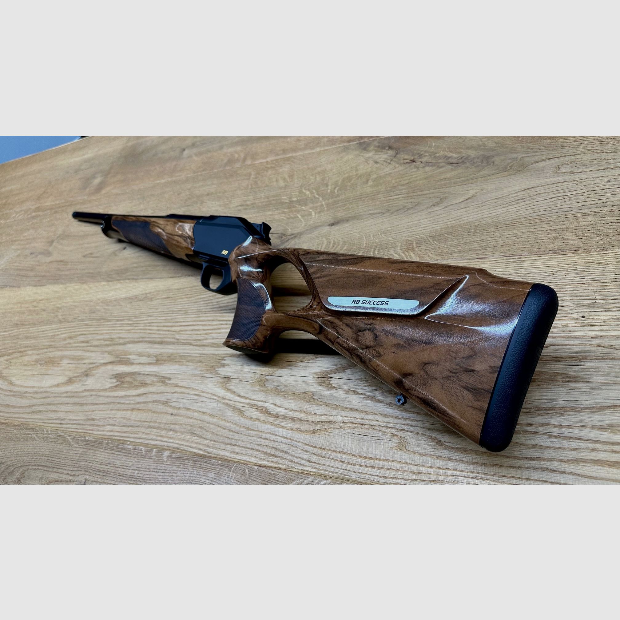 Blaser R8 Success / HK 4 / Lochschaft / gekürzter Lauf / M15x1 / Kaliber nach Wahl / AH Kammergriffkugel