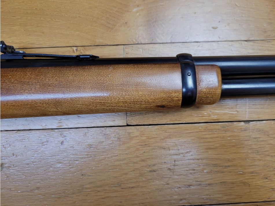 Sehr schöne Winchester Modell 1894 – Kaliber 30-30 – Hergestellt in den USA 1967 – Kapazität 8+1 – Schöne helle Nuss – Mechanischer und ästhetischer Zustand ausgezeichnet – Pachmayr Schaftkappe – TBE++, Bild 25 von 27