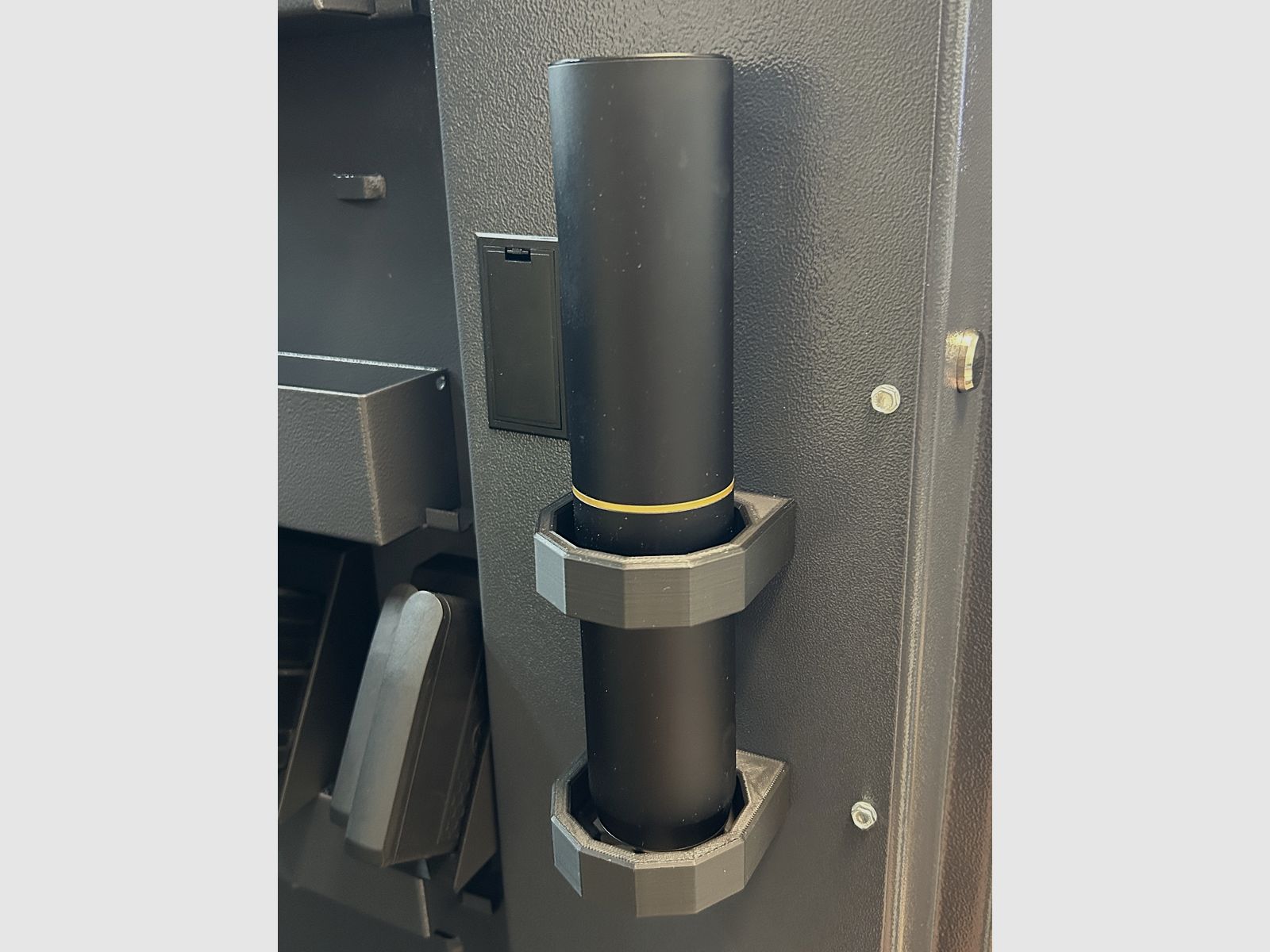 Magnetischer Schalldämpfer Halter flexibel bis Ø 56mm | Waffenschrank Schalldämpferhalterung 