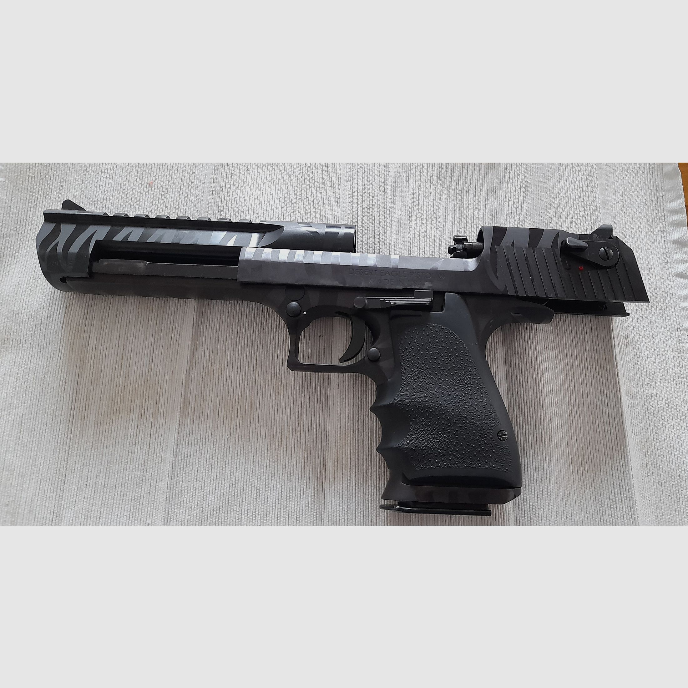 DESERT EAGLE 