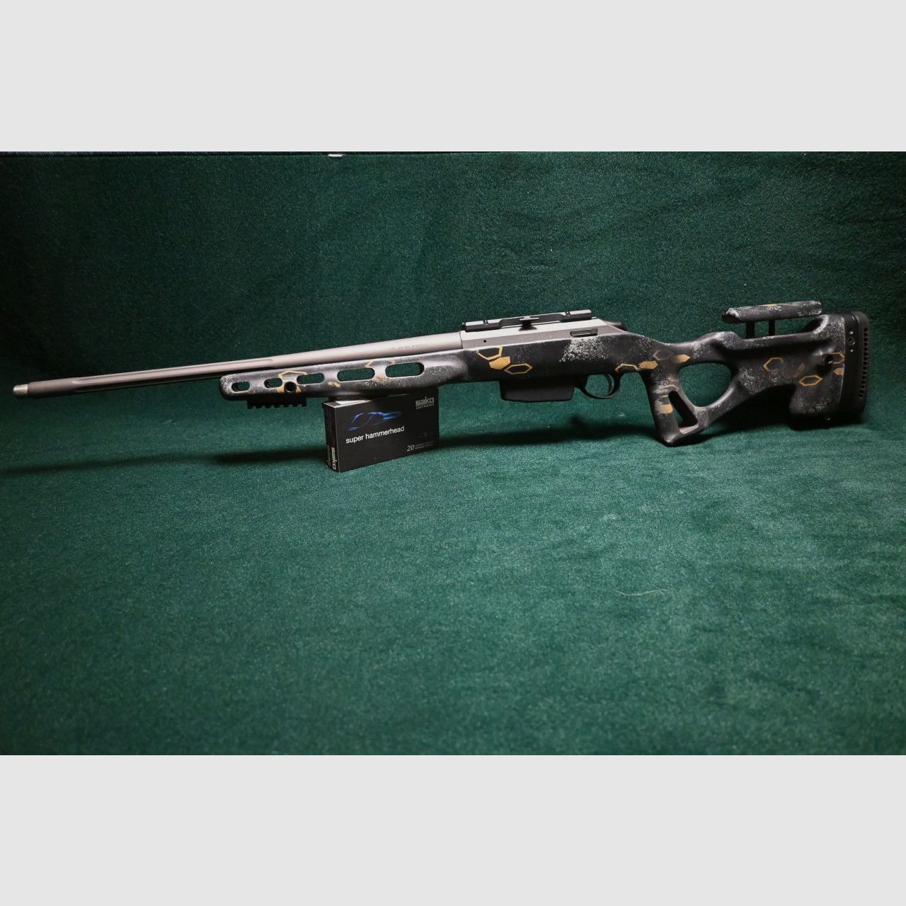 Tikka Roughtech dans la crosse de fusil allemande