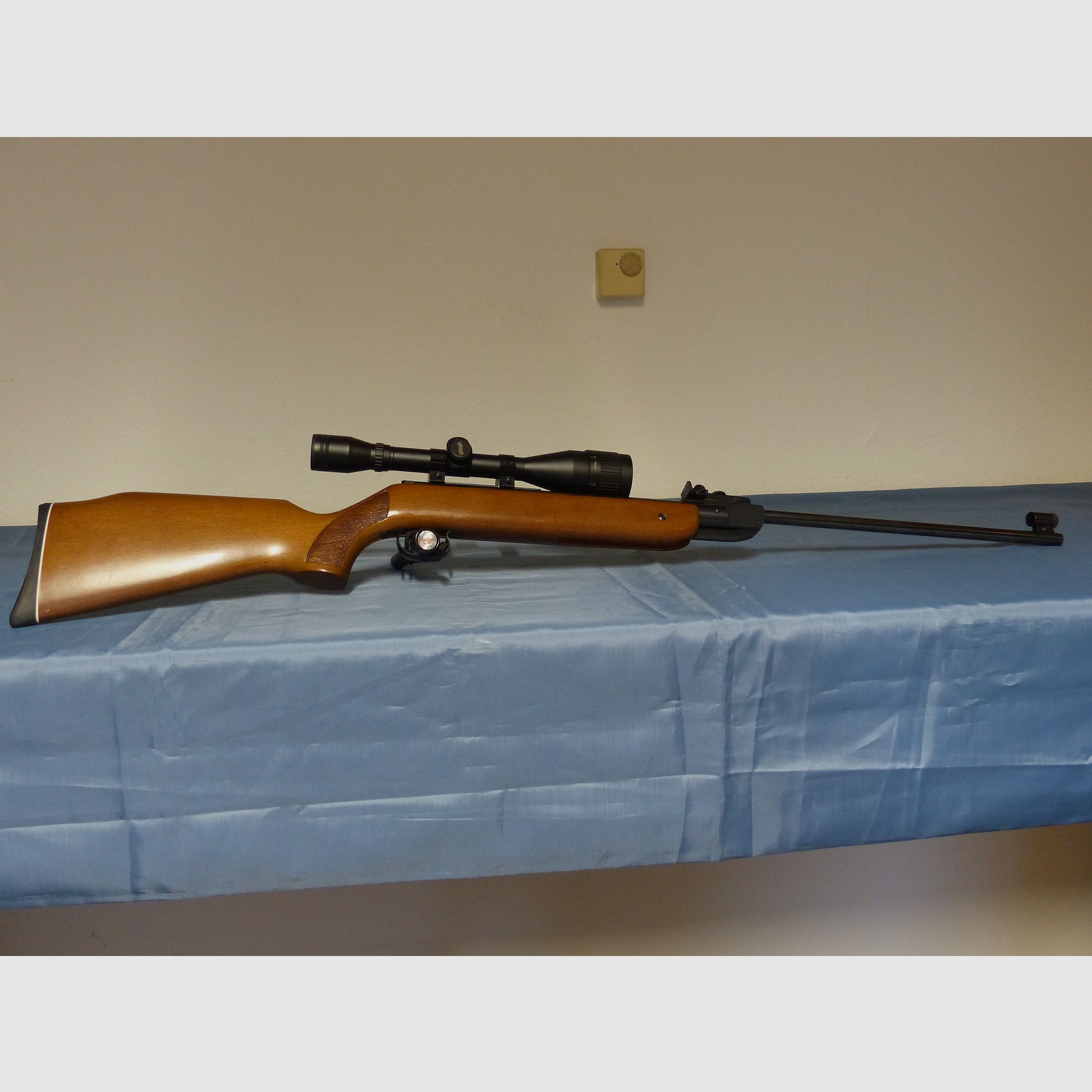 Carabina de aire comprimido Diana modelo 35 con mira telescópica Cal. 4,5 mm en estado como nuevo