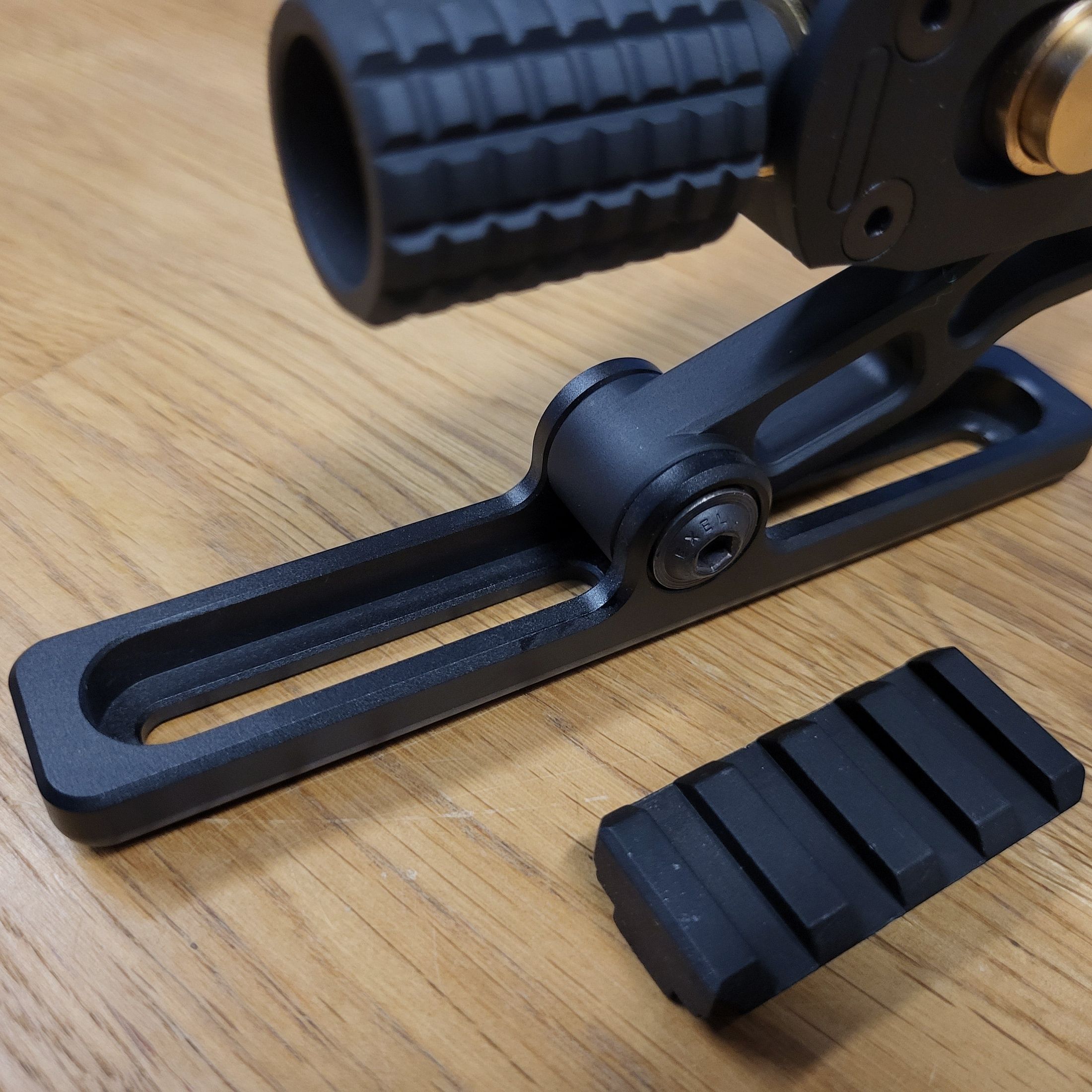 Single piece monopod Picatinny Gen 2.0