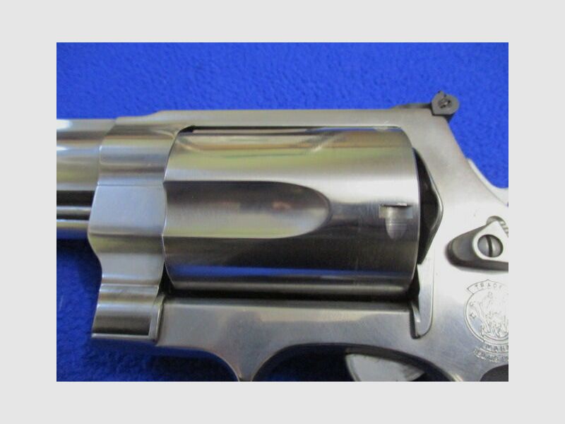 Revolver Smith & Wesson .500S&W with case 500