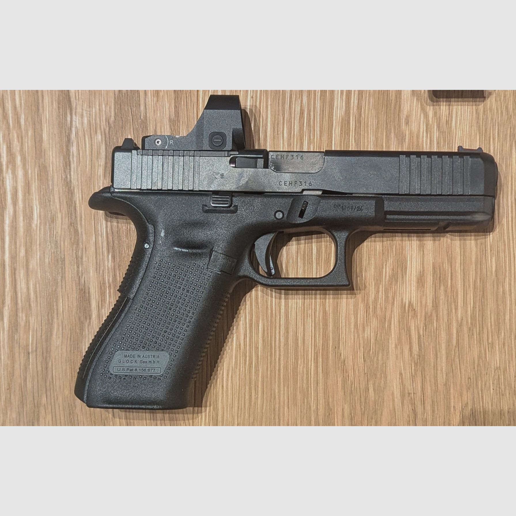 Glock 17 Gen 5 MOS + 4 Magazine + Holster