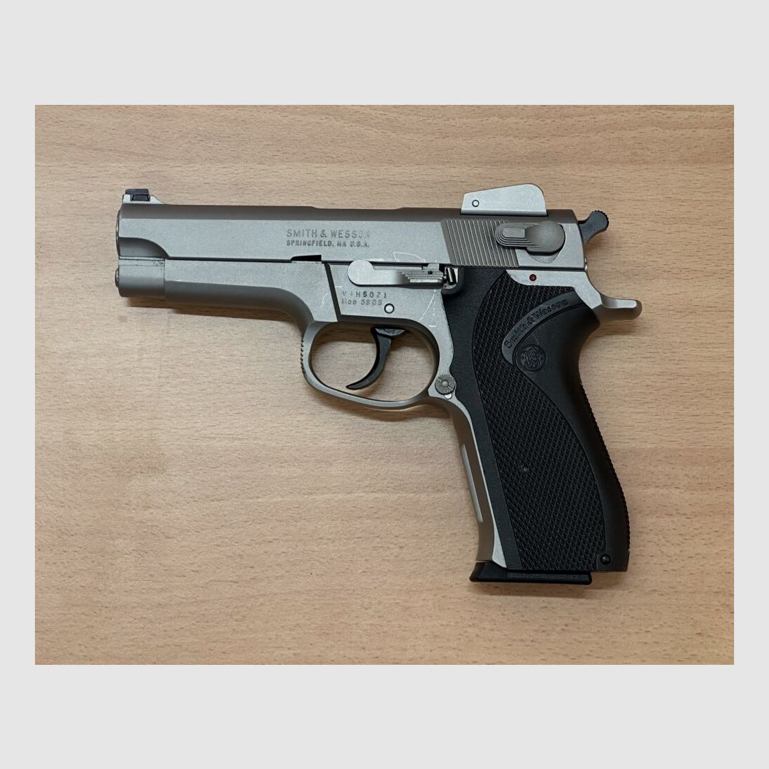 Smith & Wesson Mod. 5906