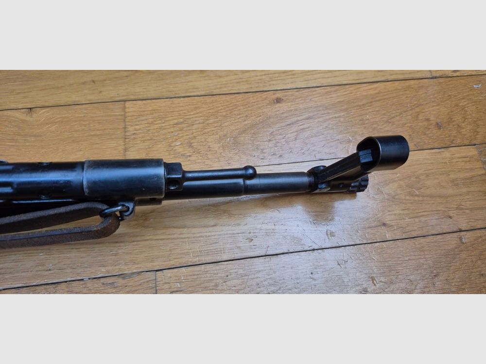 Hermoso Sturmgewehr 44 – MP43 / MP44 / Stg44 – Arma Erma de 1945 – 1er fusil de asalto de la historia – No monomatriculado pero 100% de la 2ª GM – No restaurado DDR / Yugoslavia – 2 cargadores originales de 30 disparos – Arma rara y mítica en excelente estado – TBE+ – Categoría A2 – Exportación EXCLUSIVAMENTE, imagen 23 de 39