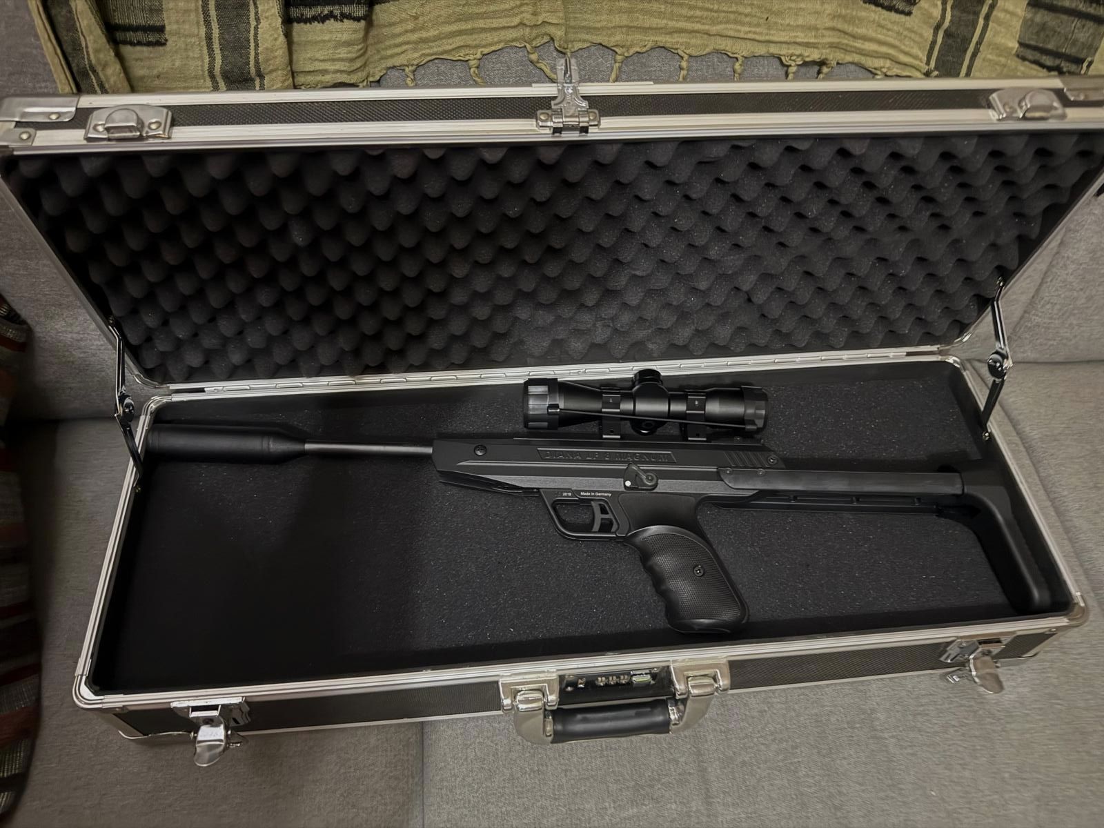 Diana LP8 Magnum Tactical avec mallette et scope, 4.5 mm et max. 7,5 Joule, donc libre à partir de 18 ans