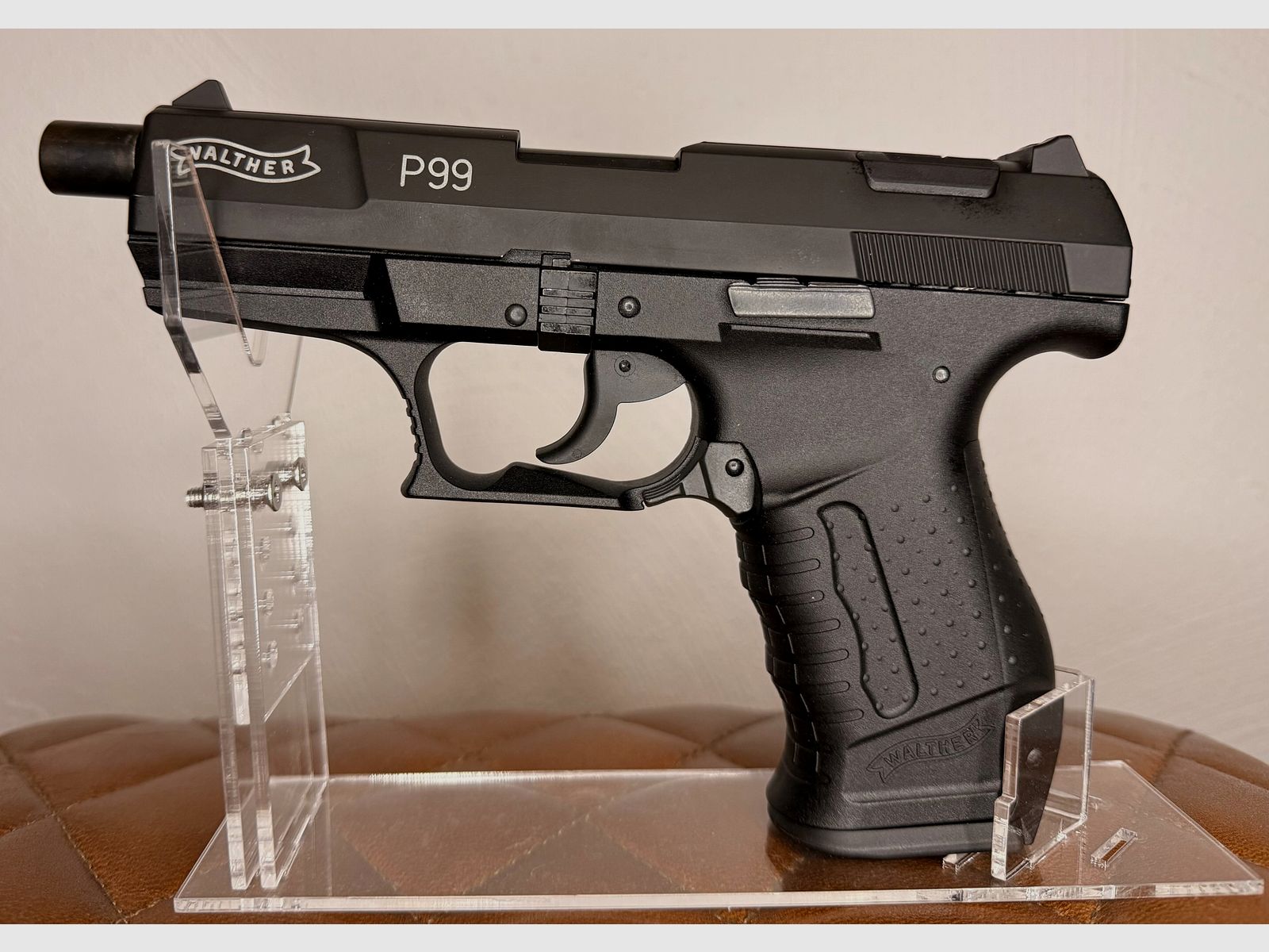 Walther P99 mit Mündungsgewindeschoner 9mm PAK