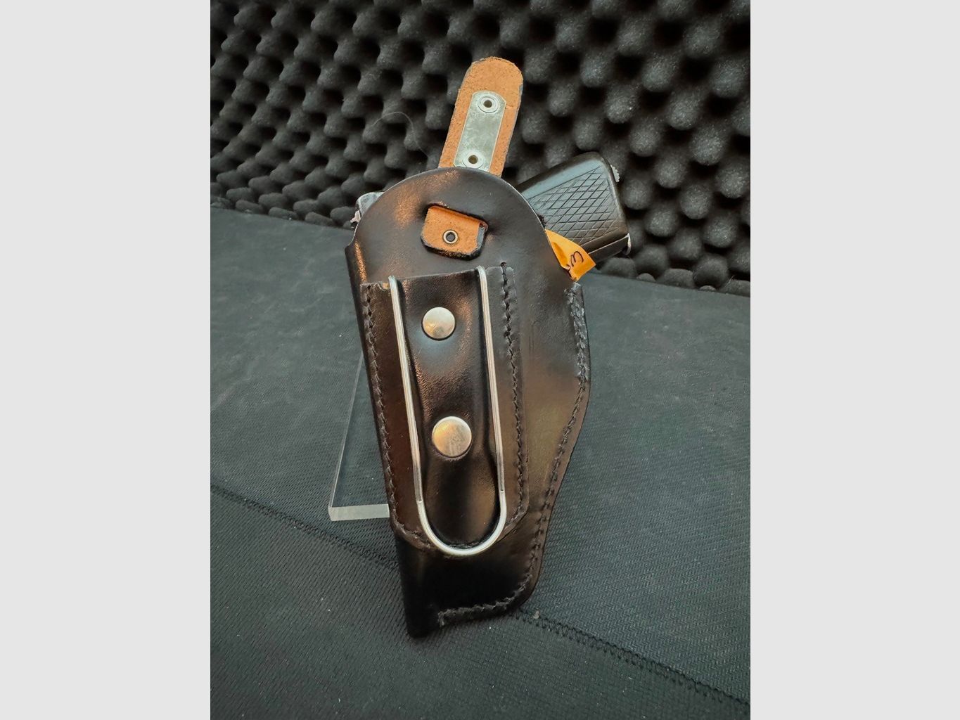 Gürtelholster mit Clip, wie DBGM, schwarzes Glattleder, glänzend, passend für Vorkriegspistolen 6,35mm