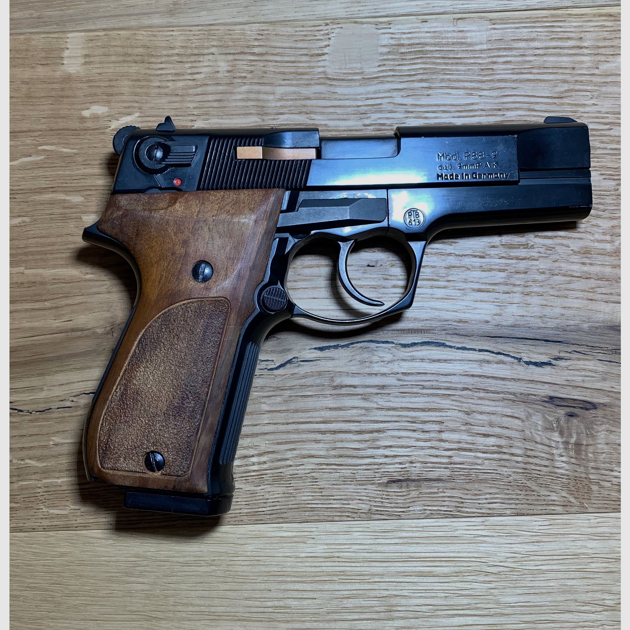 Walther P88 Compact signal pistol 9mm P.A.K. with wooden grips from Umarex