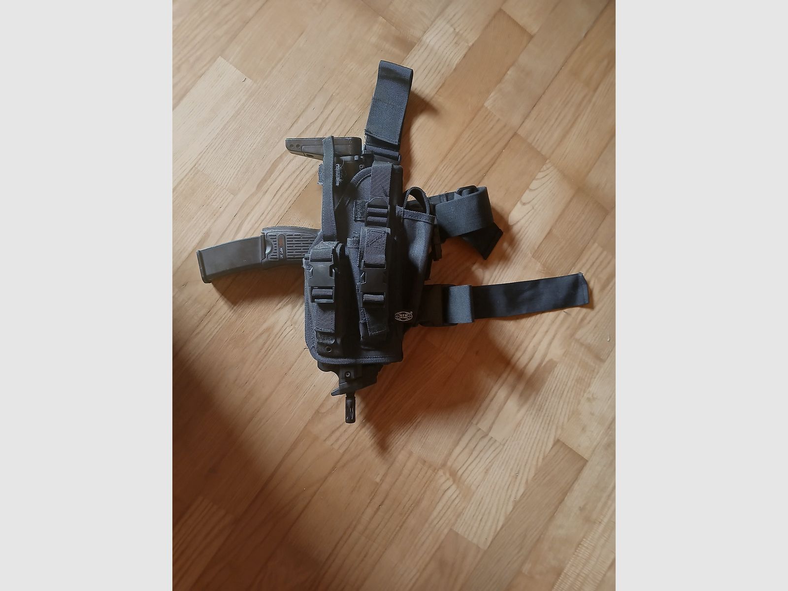 MP7 A1 + kabura na nogę