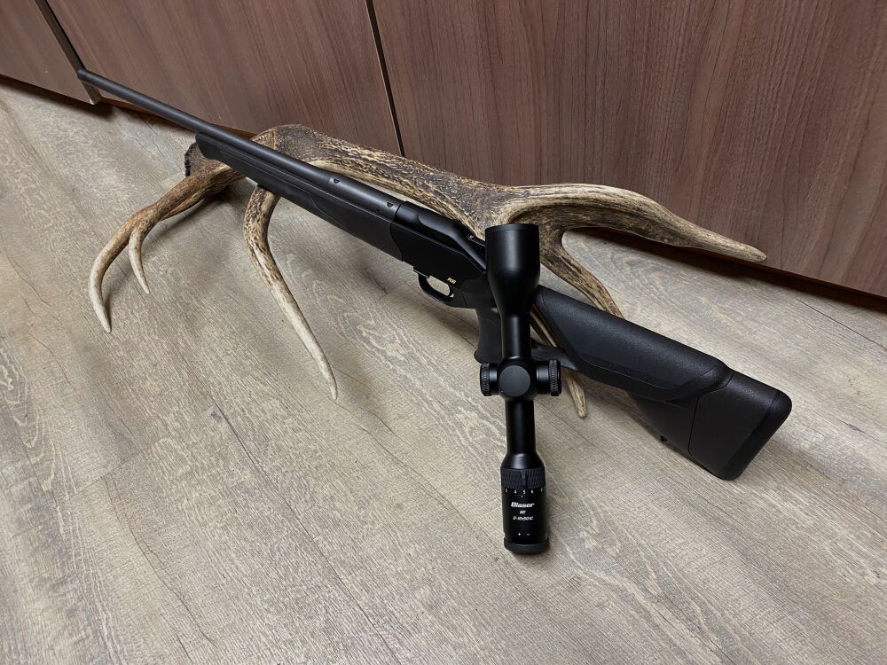 Blaser R8 Ultimate, mit Blaser B2 2-12x50 iC S, mit Schiene