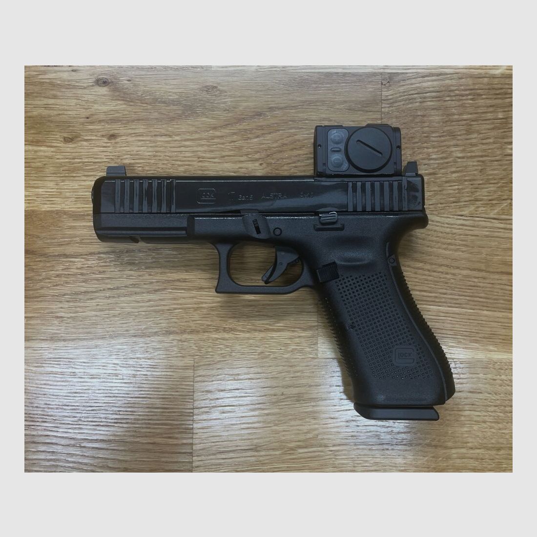 Glock 17 Gen5 MOS mit Aimpoint ACRO P-2 + AMERIGLO SD Sights inkl. Aimpoint Adapter Platte für Aimpoint, alles montiert! Nachtsichtstufen