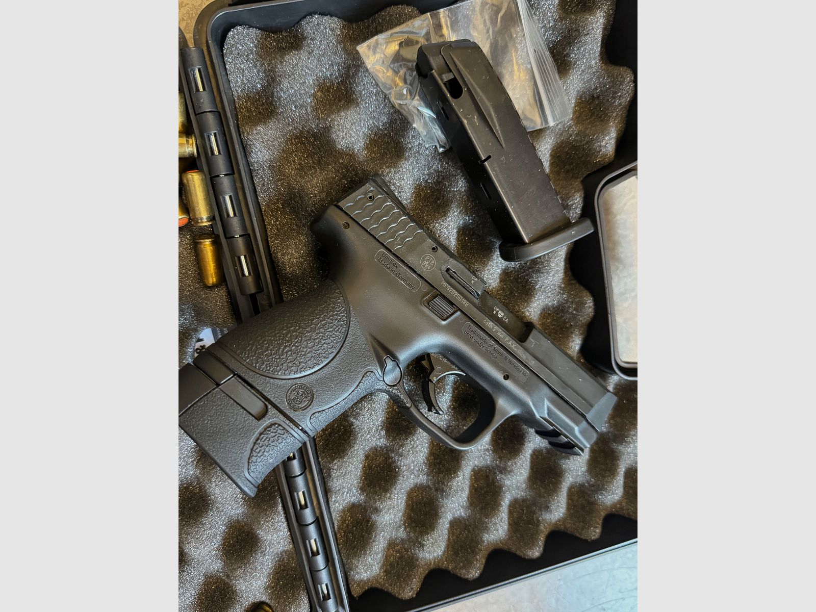 Smith & Wesson M&P 9C pistola a salve cal. 9mm P.A.K. inclusi 2 caricatori
