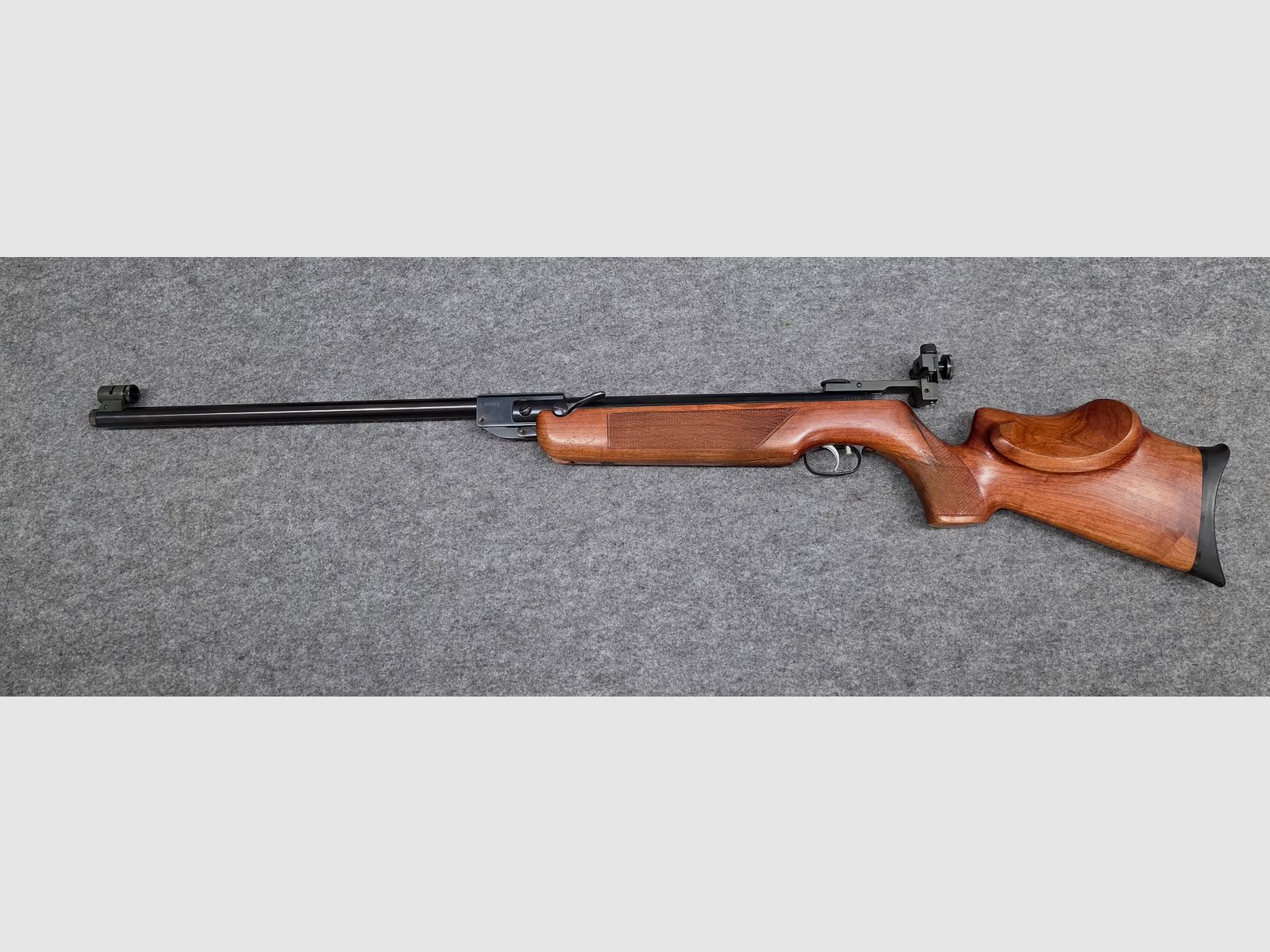 Zeer oude BURGO wierook HW55 T met Tiroler walnootkolf Knicker luchtgeweer zonder F-teken uit de jaren 60 cal. 4,5mm Diabolo