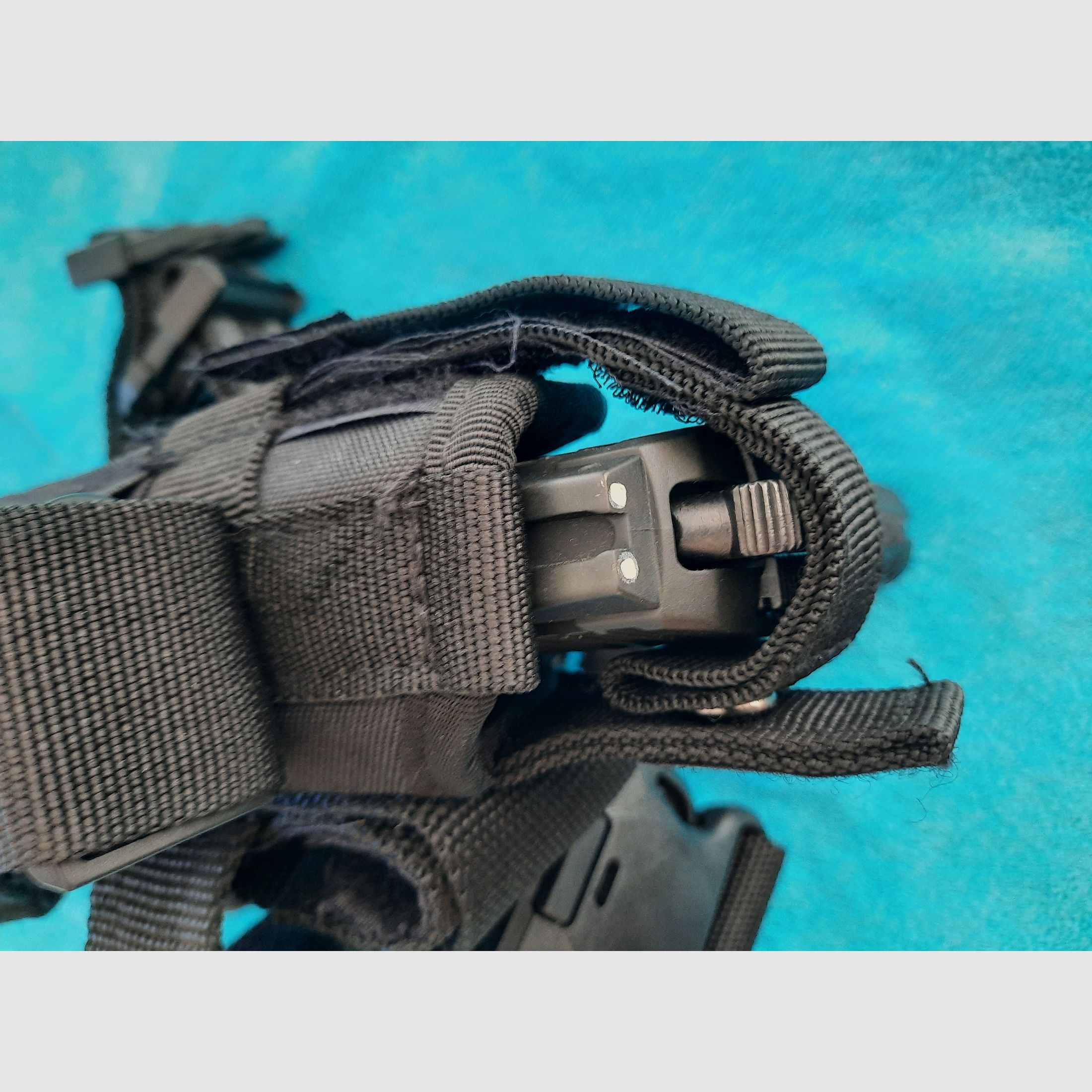 Tactical thigh holster
