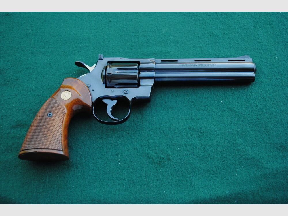 Colt Python, prova 74, lunghezza canna 6", impugnature originali, mai sparato