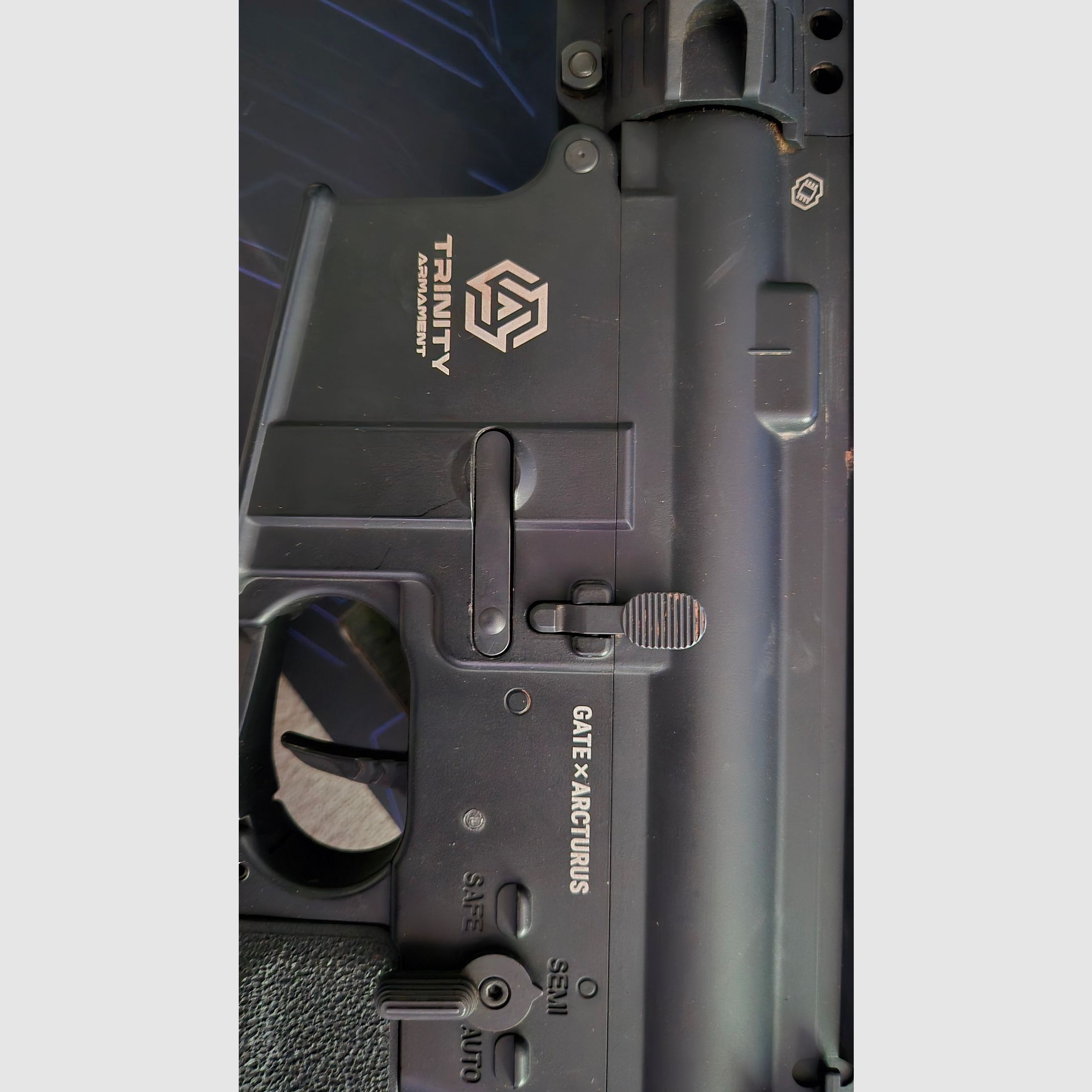 Airsoft ARCTURUS Trinity Armament Alpha Rifle 11.5" S-AEG mit GATE TITAN ll Bluetooth 