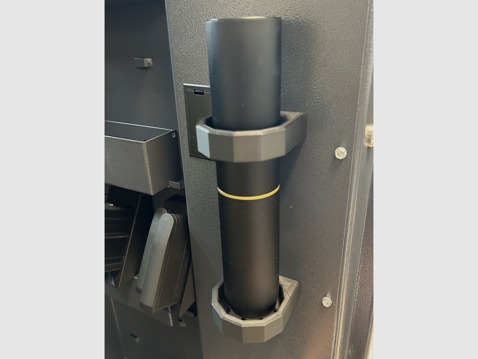 Magnetischer Schalldämpfer Halter flexibel bis Ø 56mm | Waffenschrank Schalldämpferhalterung 