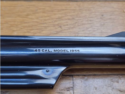 Exceptionnel revolver Smith & Wesson Mod 25-2 – LE Smith en cal. 45ACP ! – Arme de début 1980 – Fabrication et mécanique de qualité introuvable aujourd&rsquo;hui – Revolver de la CIA aussi ! – Canon 6 pouces – Bronzage noir glacé superbe – Arme d&rsquo;exception pour tireur d&rsquo;exception – TBE++