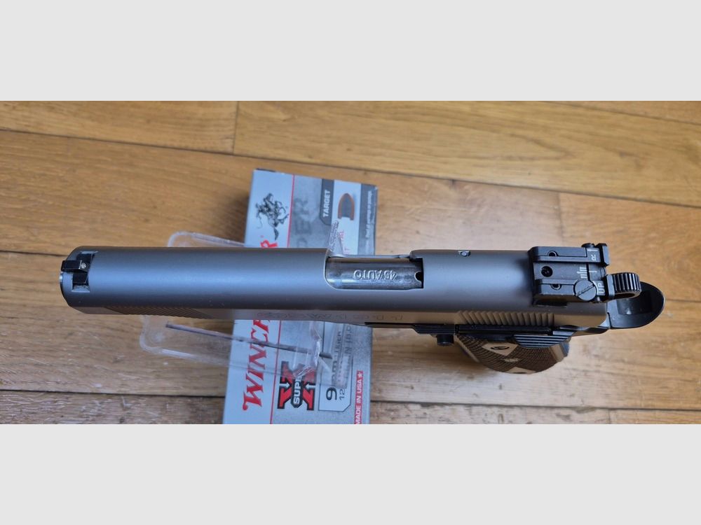Sehr schöner 1911 von Smith & Wesson – In 45acp und 8 Schuss – 100% Edelstahl (kein Plastik!) – Smith-Bearbeitungen! – Sehr guter mechanischer und ästhetischer Zustand – Originalverpackung – TBE+, Bild 17 von 25