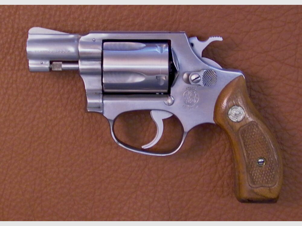Smith & Wesson 60, imagen 2 de 2