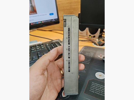 CARICATORE STEYR MANNLICHER AUG 9X21