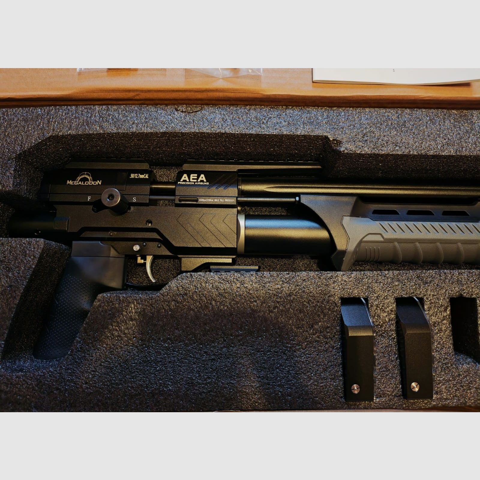 GoGun AEA Megalodon F-Series 7.5 Joule | Cal .50 Air / PCP Rifle | with JADS double tank | Bipod | Tank clamp | 2x 12 shot aluminum magazines | + grip stabilizer inserts | with accessories & invoice