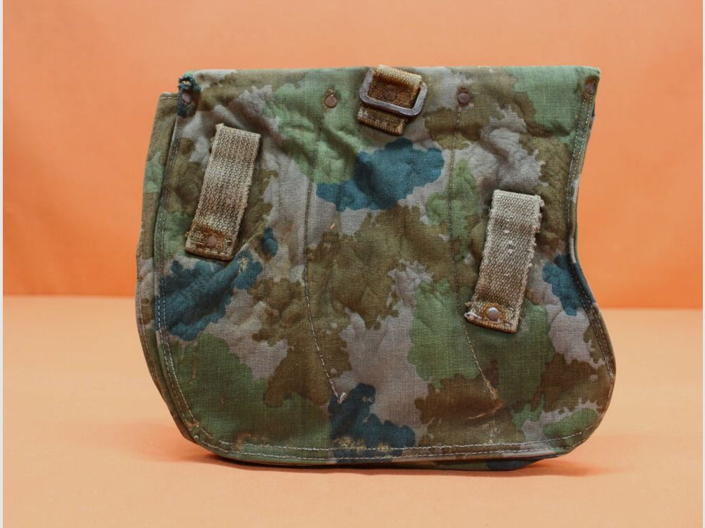 DDR NVA SURPLUS Kalashnikov AKM: Magazine pouch NVA flower camouflage for 3 pieces of 30-round magazines DDR MPi K/ AK47