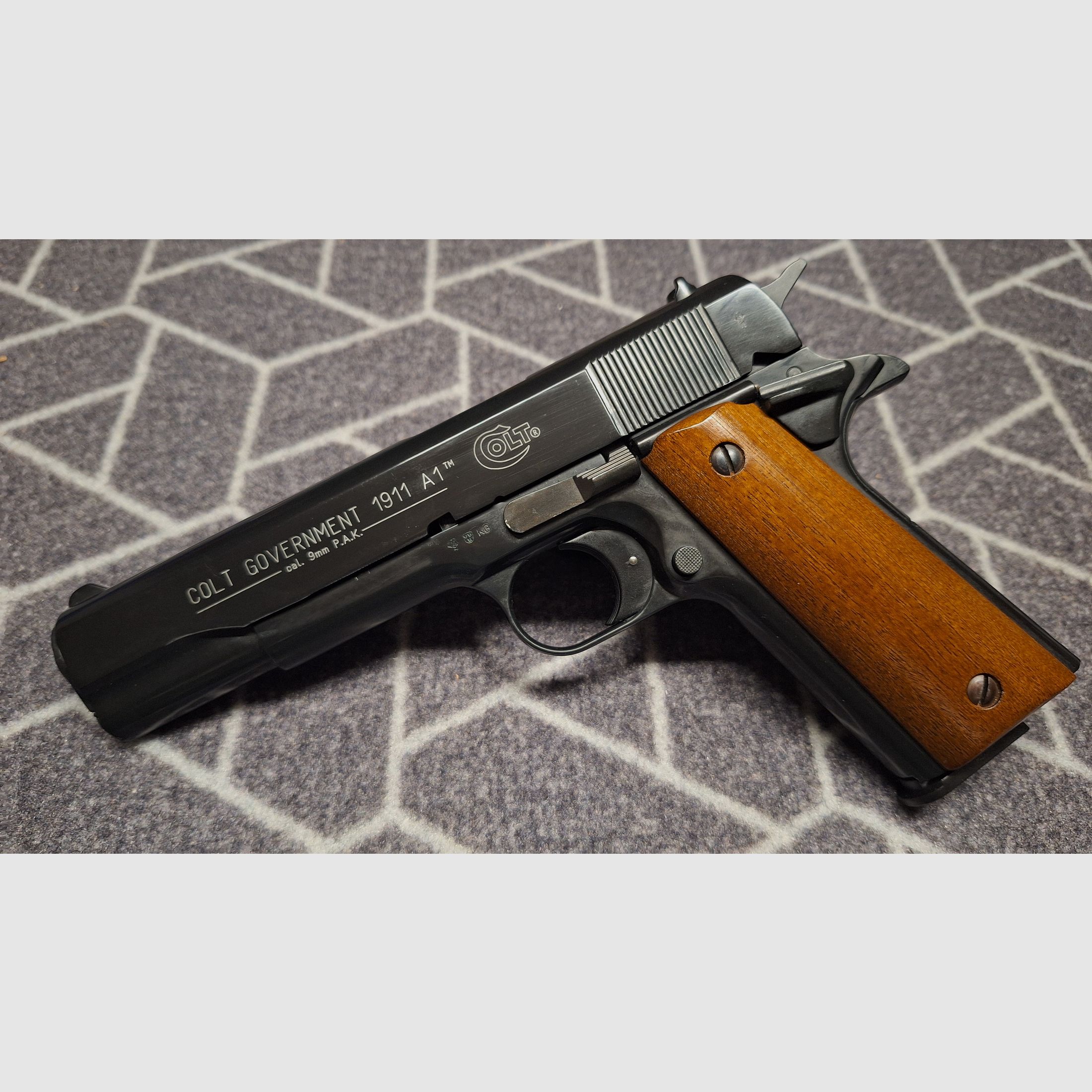 Colt Government 1911 A1 SRS pistol black wooden grips 9 mm P.A.K. new!