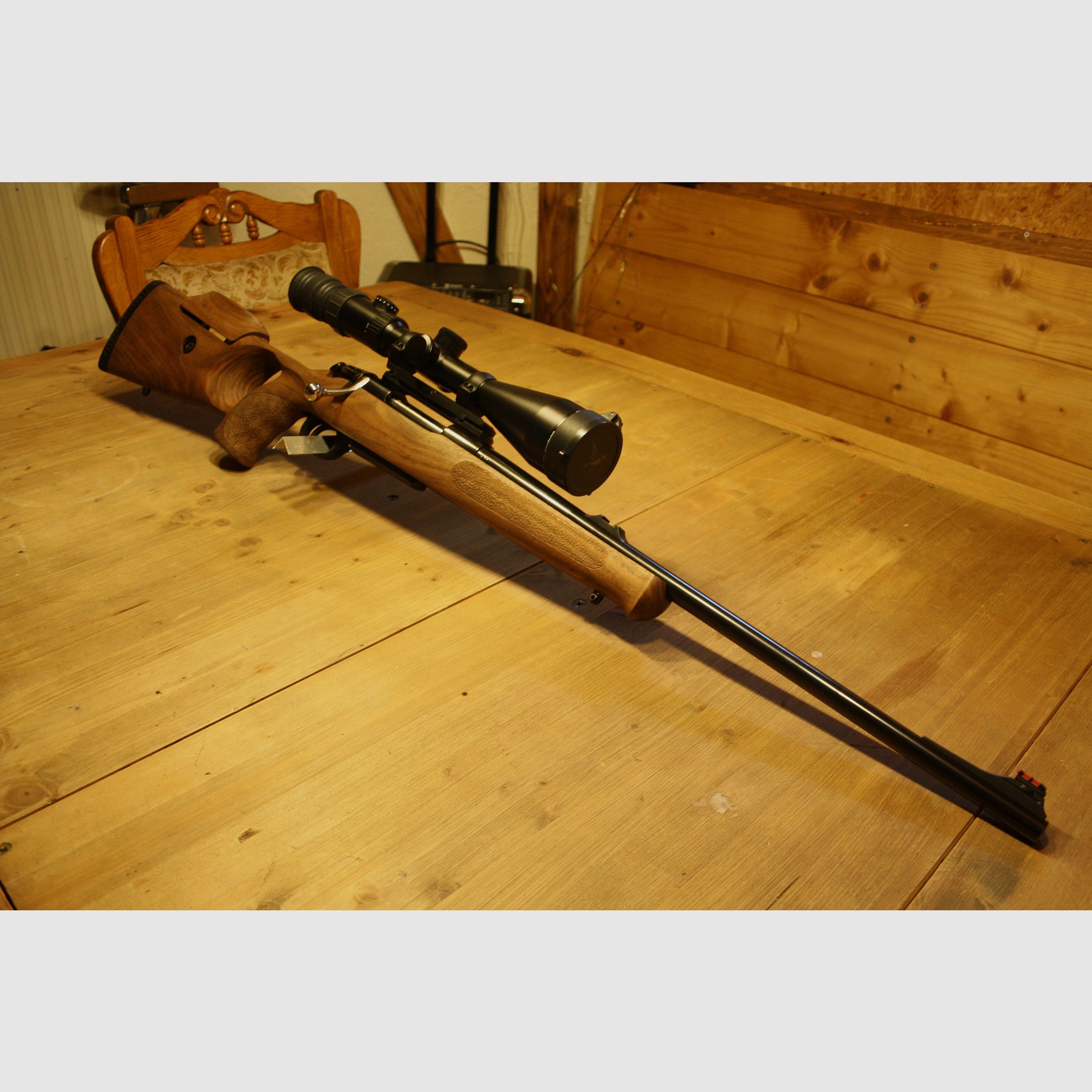 Repetierowa broń Zoli AZ1900 Taiga 8x57IS ręczny zamek z orzechowym uchwytem