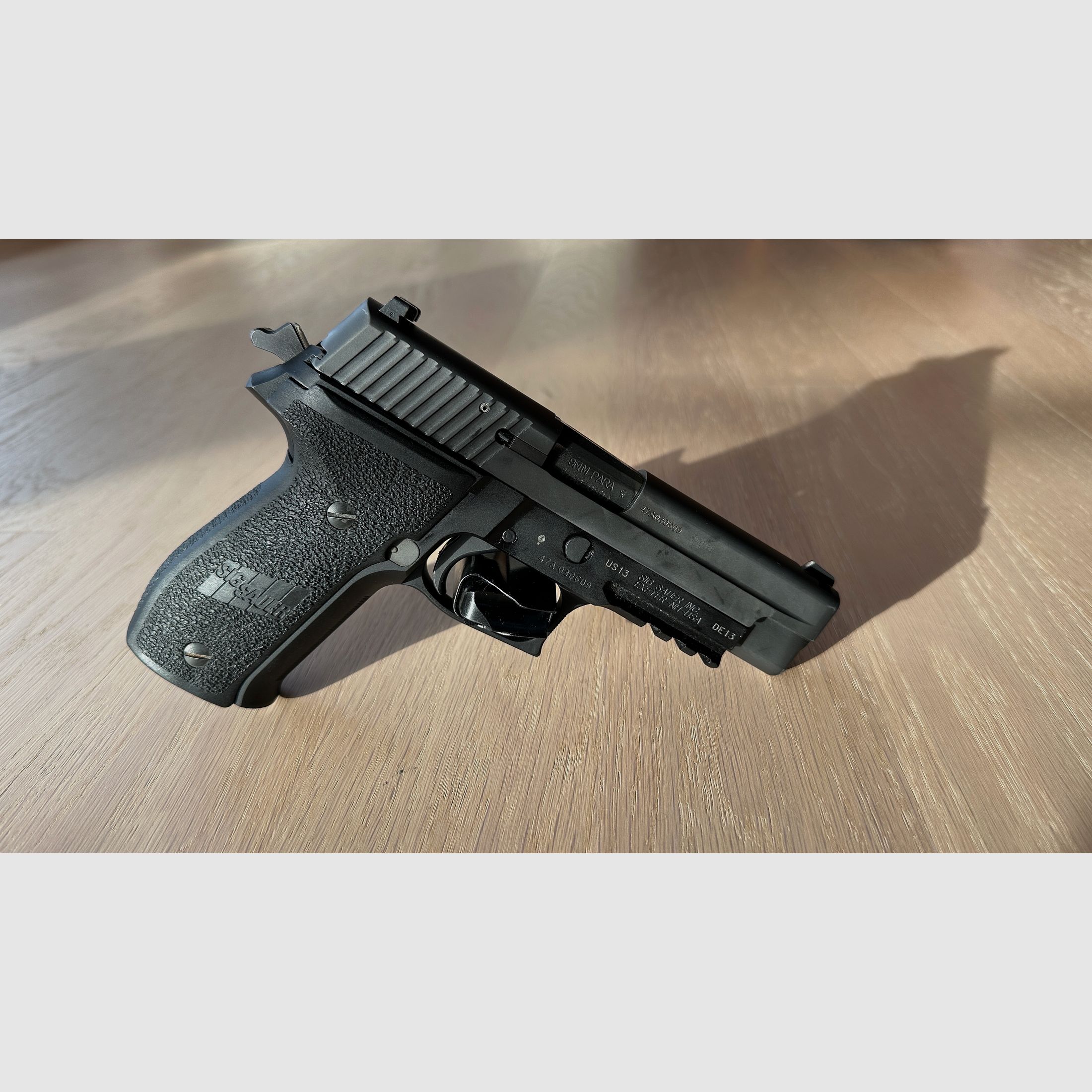 Sig Sauer P226 Mk25 9mm mit Holster