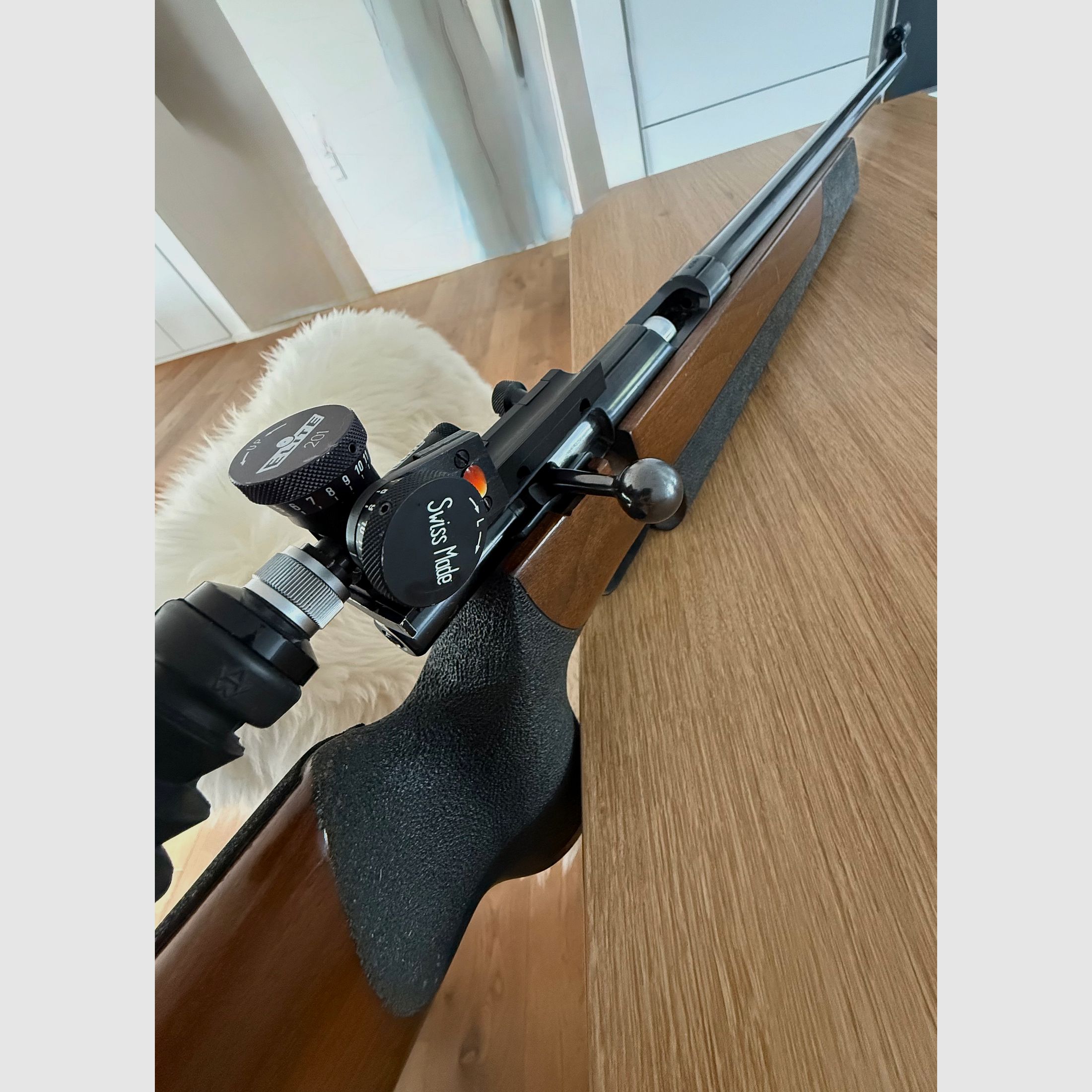 Weihrauch HW60M, carabine de match en calibre .22Lf.B. avec optique de visée : Elite 201