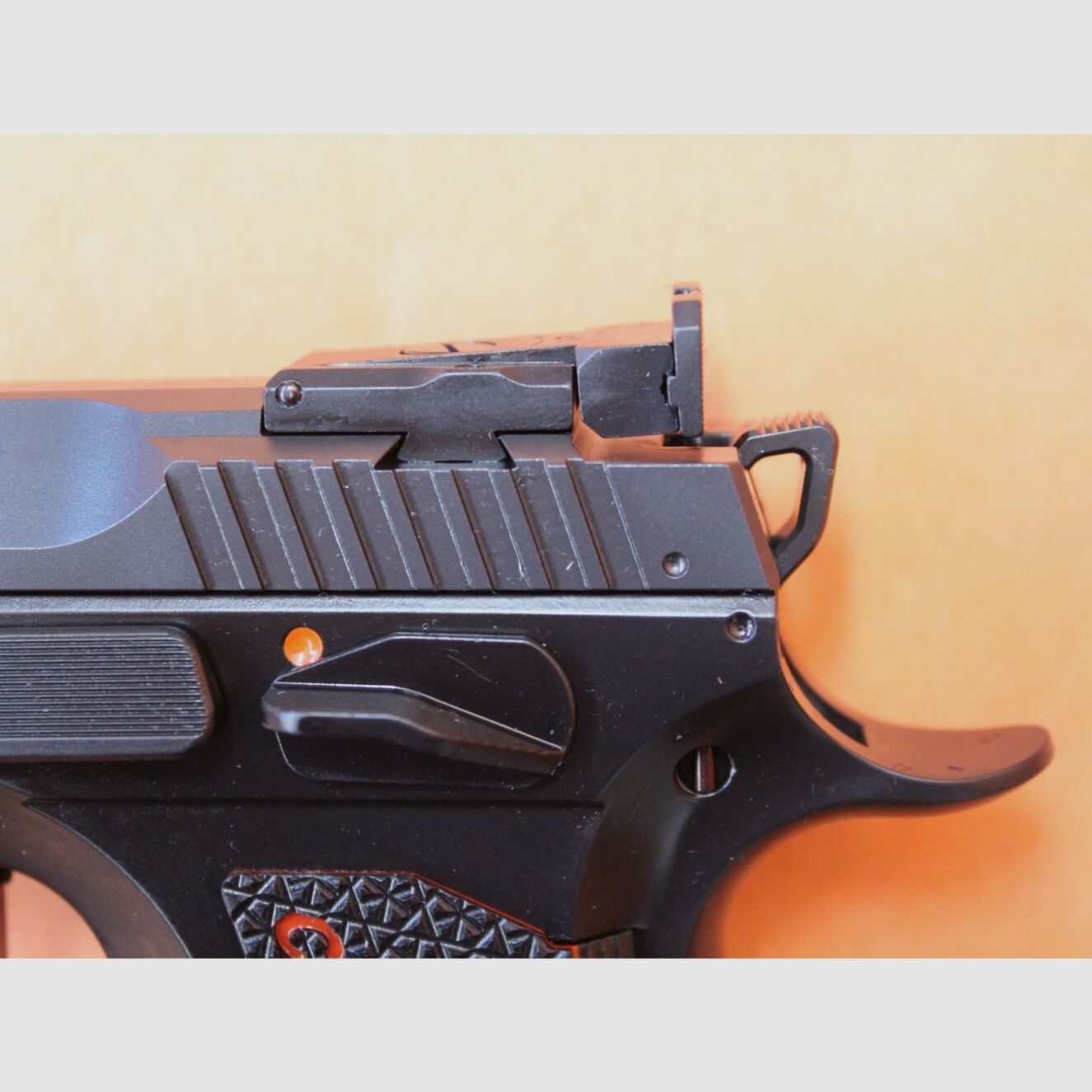 CZUB Ha.Pistol 9mmLuger CZUB CZ SHADOW 2 TARGET 6" SA trigger/ 153mm barrel/ 3 magazines CZ 75 (9mmPara/9x19)
