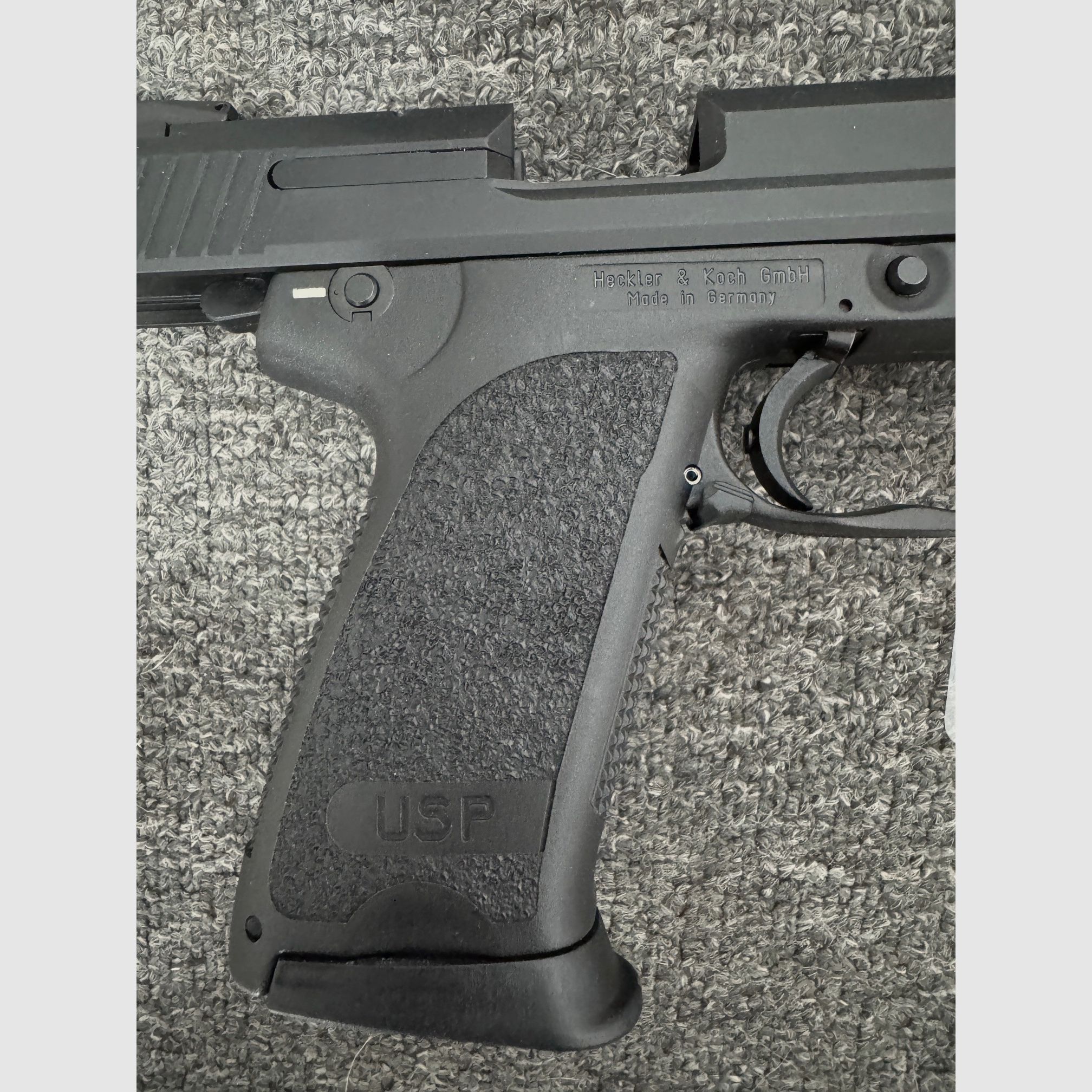 Heckler & Koch USP Tactical .45 Auto mit MG