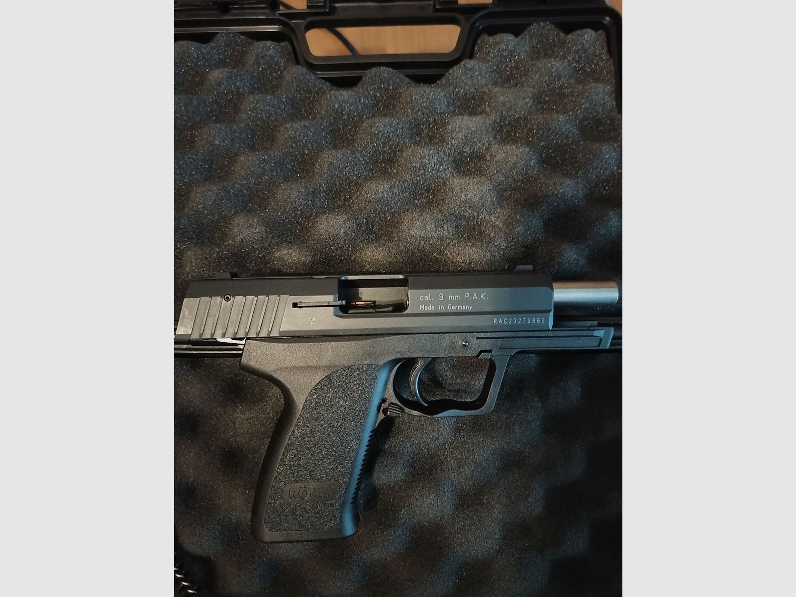 RG 96   BLK   9mm   P.A.K.   9R   PTB 699   (pistola a salve)