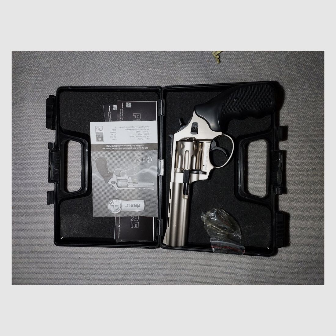 Ekol Viper 4.5 inch blank firing revolver nickel 9 mm R.K. (PTB 1062) like new!