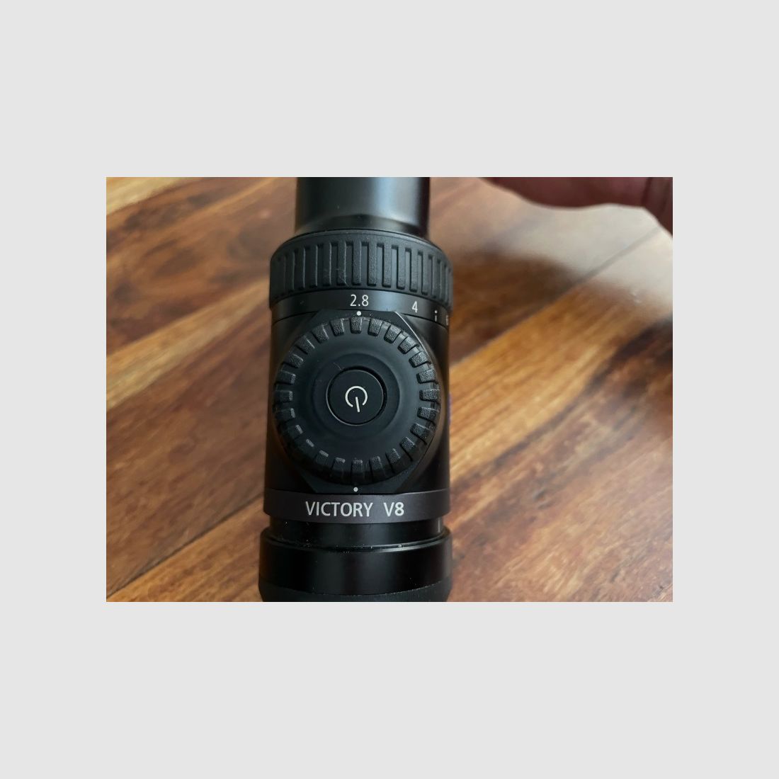 Zeiss V8 2,8-20x56 z wewnętrzną szyną i wieżą regulacji wysokości ASV